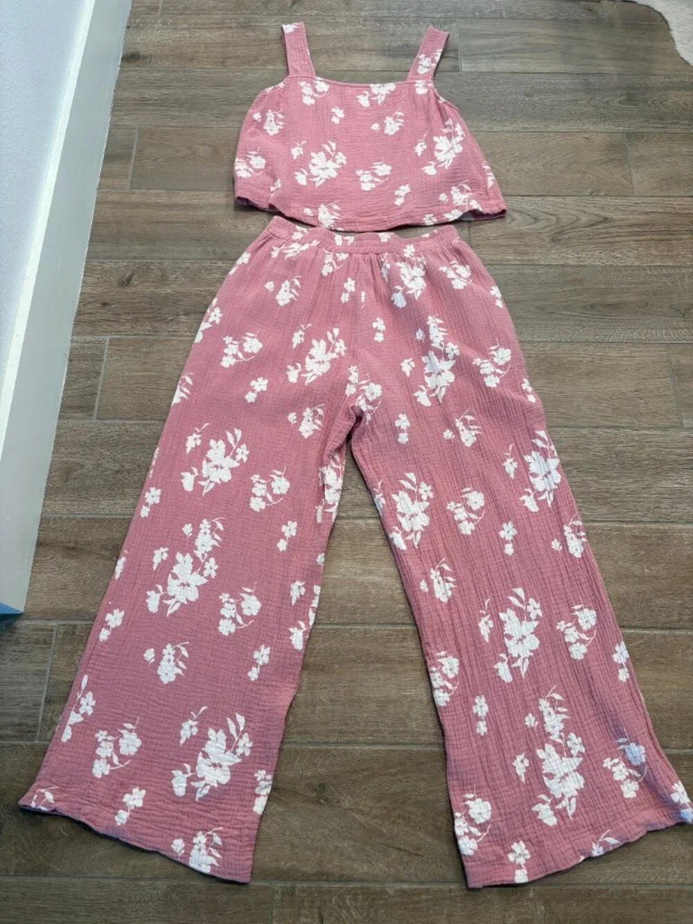 Wishlist set, top and bottoms, size small